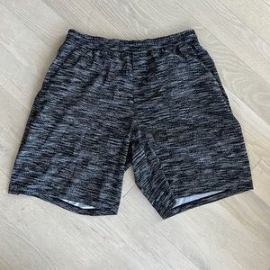 Lululemon Athletic Short Speckled Black Size Large 9 inch inseam